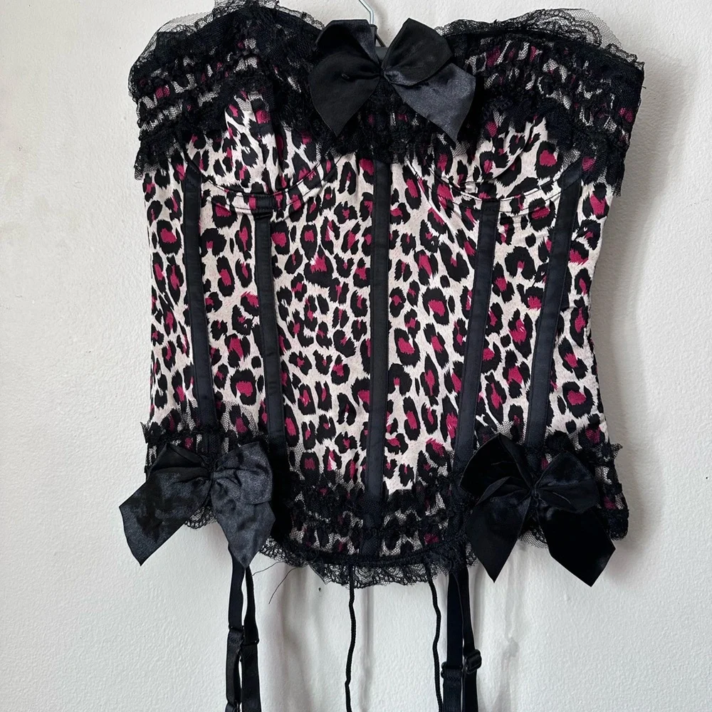 Leopard Print Corset with Black Lace and Bows - Picture 2 of 5